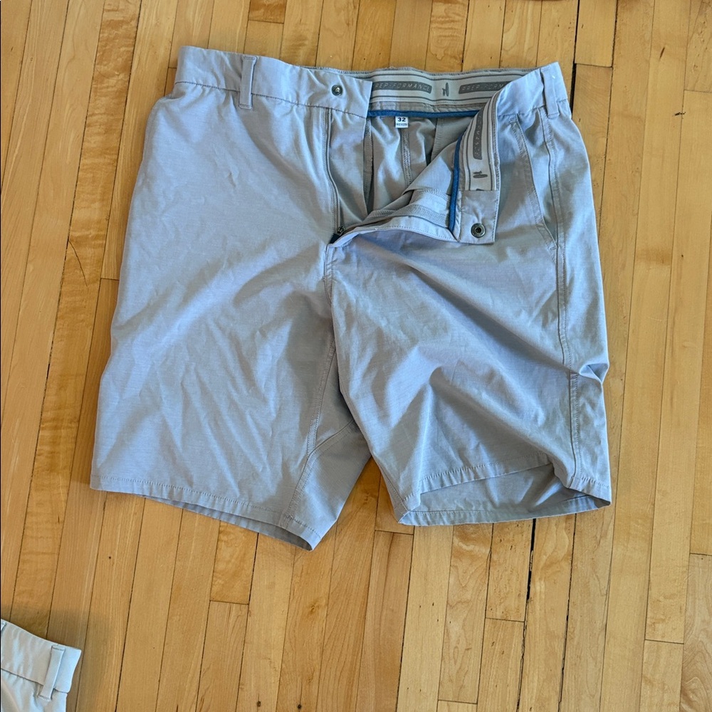 Johnnie O Light Gray Casual Shorts 32